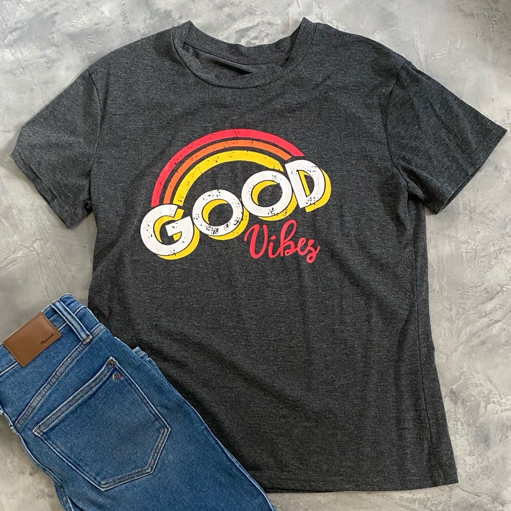 SOLD ❤️GOOD VIBES Tee!
